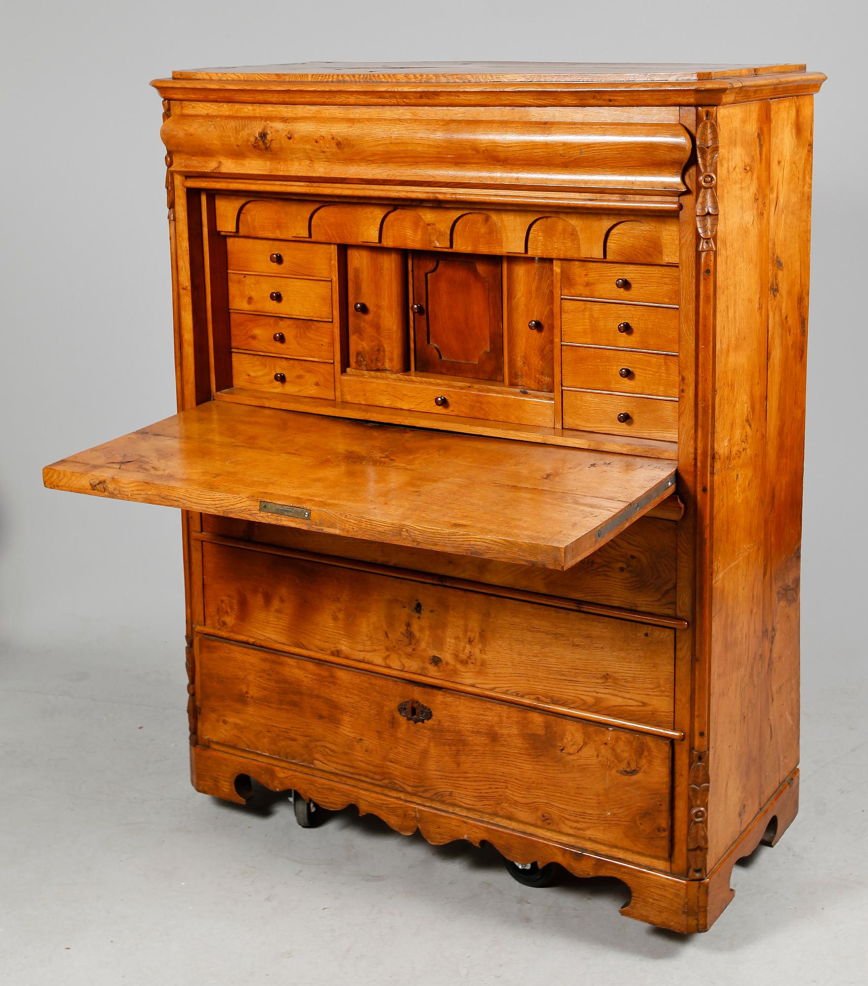CHIFFONJÉ, 1800-talets mitt.