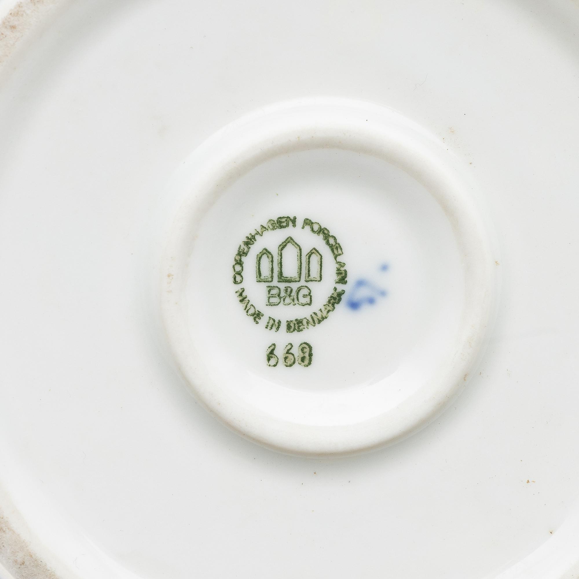 Mat-och kaffesrevis, porslin, 113 delar, "Musselmalet", Bing & Grøndahl, Danmark.