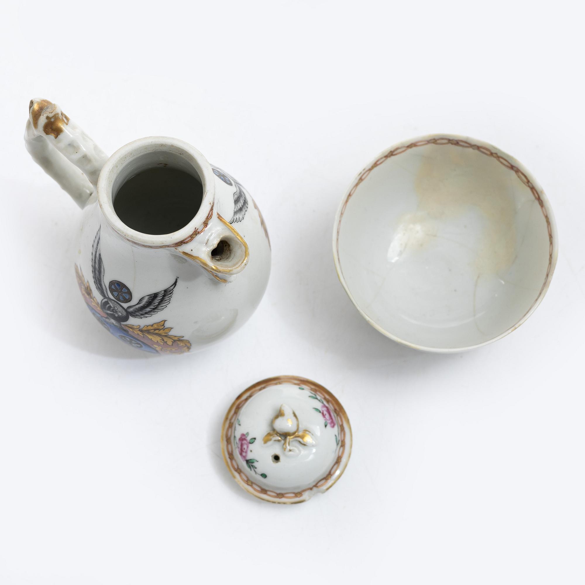 A jug, a ladle dish and a cup, all with the noble family Du Rées coat of arms, Qing dynasty, Qianlong (1736-95).