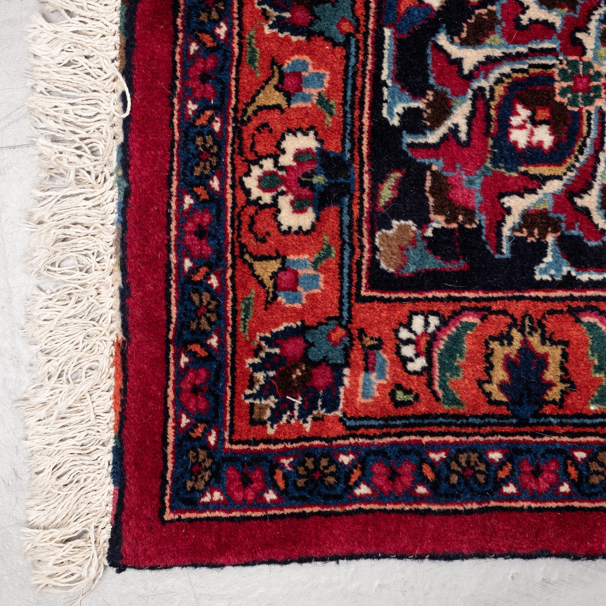 Matto, Old Mashad, ca 391 x 306 cm.