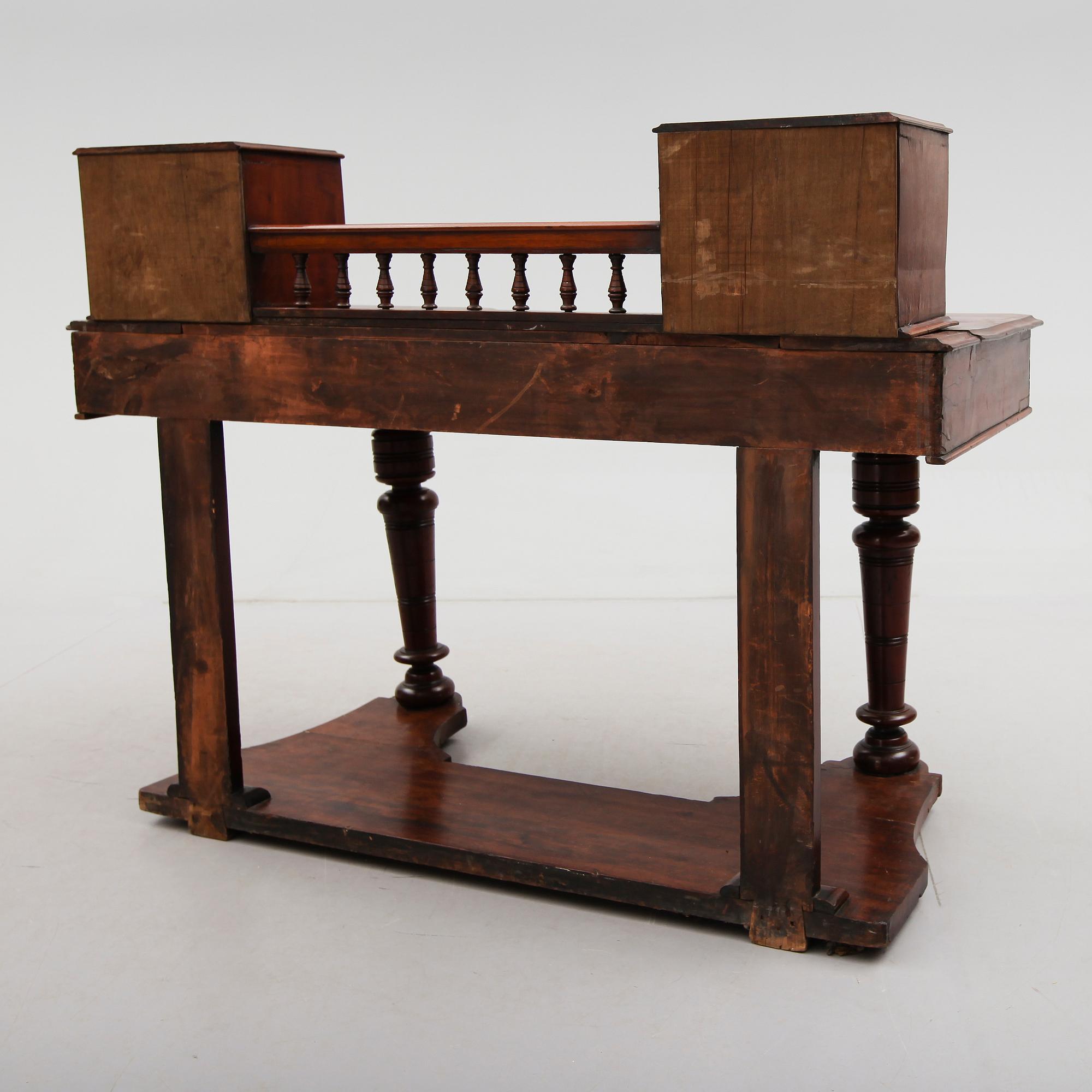 DAMARBETSBORD, England, 1800-talets slut.