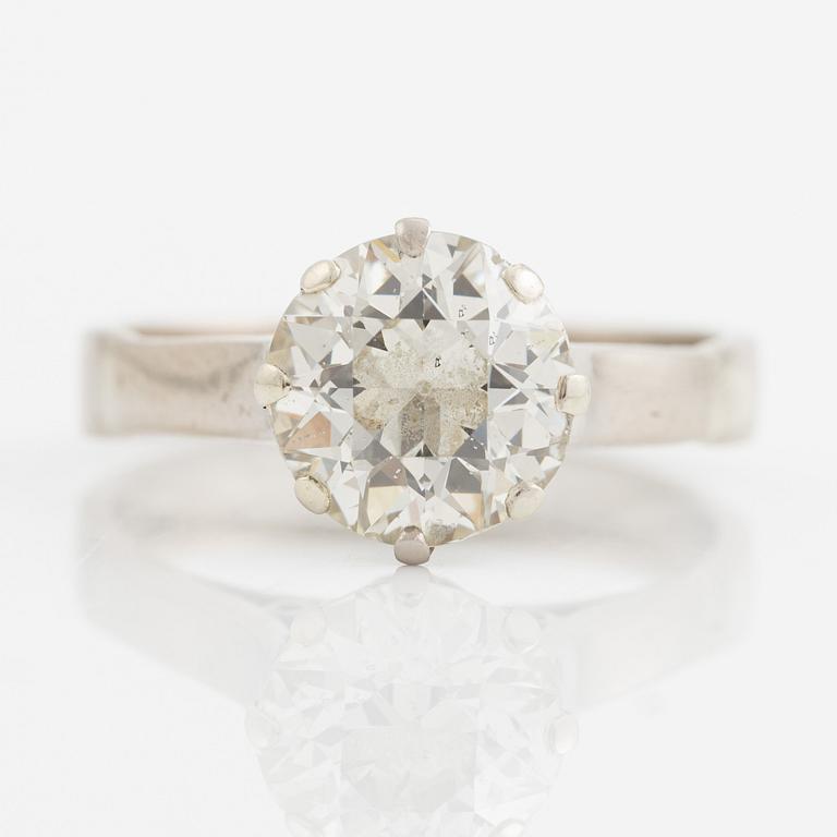 Ring in 18K white gold set with an old-cut diamond weighing 2.63 ct.