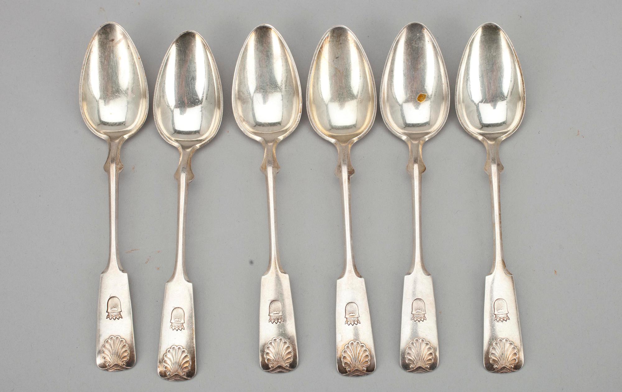 PARTI SILVER, 12 matskedar, 6 teskedar och 6 fruktknivar. 813 silver. Tavastehus/Åbo 1920-30-tal. Vikt 665 g.