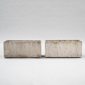 Stina Lindholm, a pair of conpemporary concrete flower pots, Skulpturfabriken.