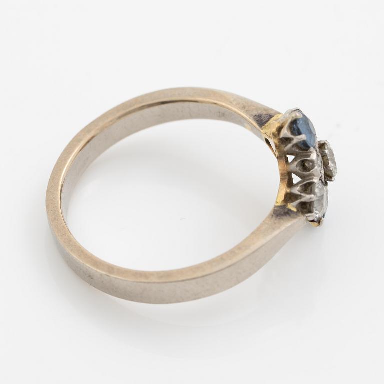 Ring, 18K white gold with sapphires and brilliant-cut diamonds.