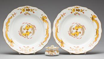 TALLRIKAR, ett par och BLÄCKHORN, porslin, Meissen, 1900-tal.