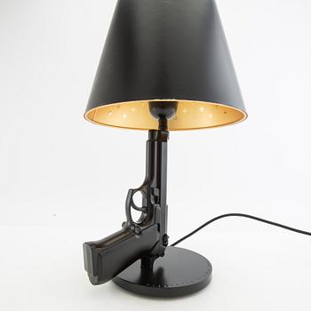 Philippe Starck, bordslampa, "Gun bedside Lamp", Flos, Italien.