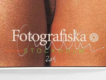 Albert Watson, affisch, "Torso with 16:th Century Aztec Fan, New York City, 1999", pigment print, Fotografiska, 2011, signerad.