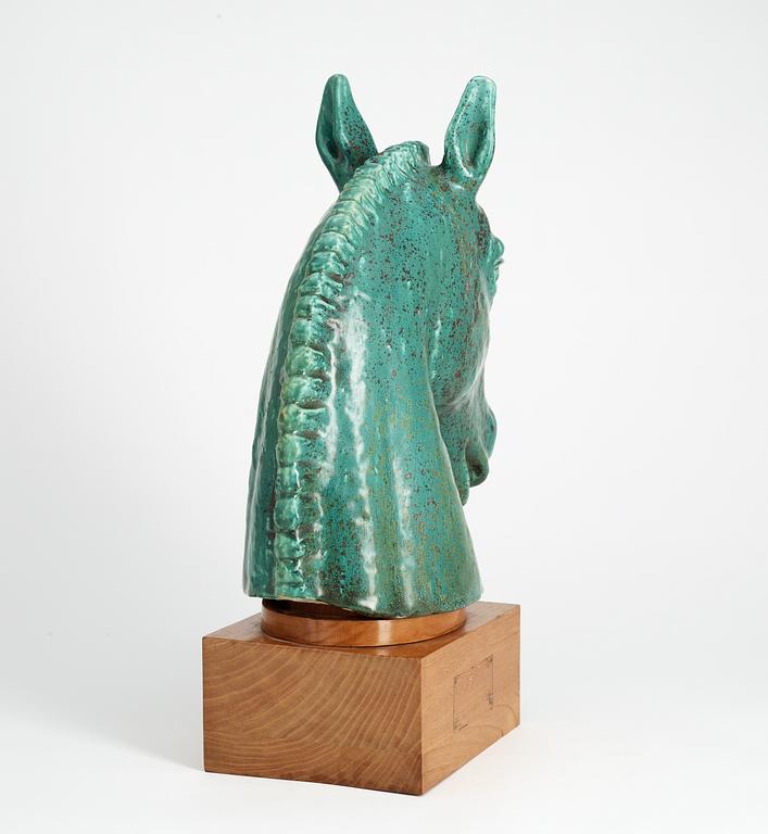 A Gunnar Nylund figure of a horse's head.