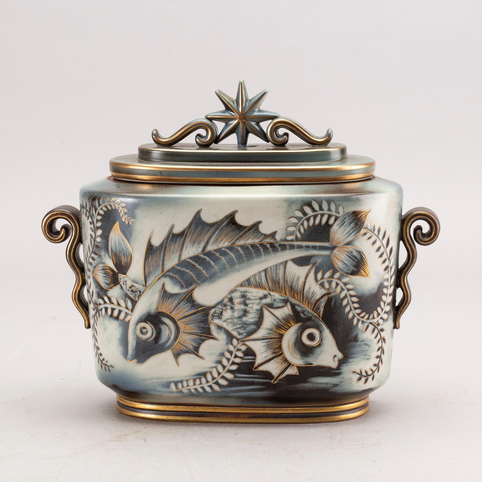 Gunnar Nylund, a stonewear "Flambé" urn with lid, Rörstrand.