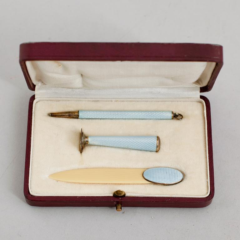 SKRIVSET, 3 delar, silver och emalj, svenska importstämplar, 1900-talets första hälft.