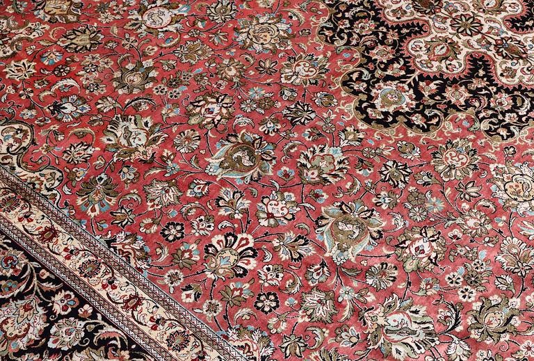 Matta, Ghom, äldre, 398 x 293 cm.