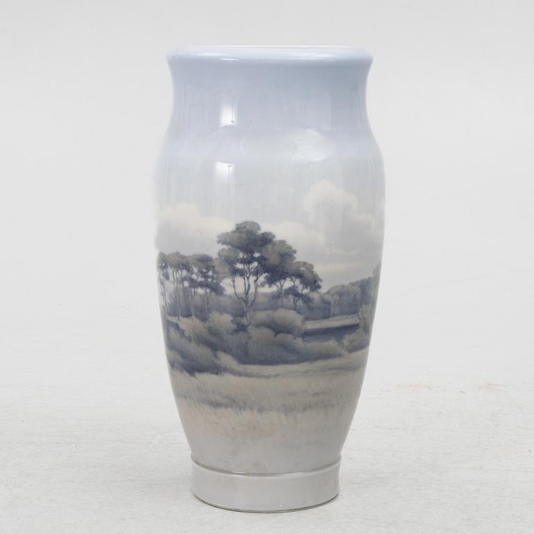 Royal Copenhagen, Praktvas, porslin, 1925.