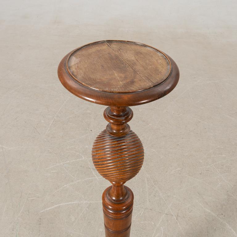 Pedestal early 20th century.