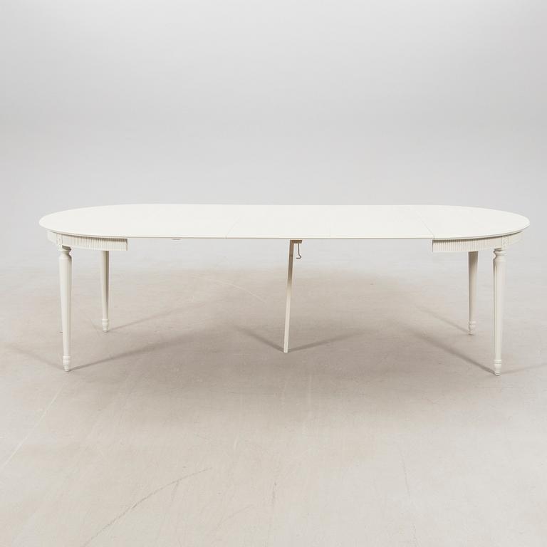 Matbord gustaviansk stil 1900-tal.