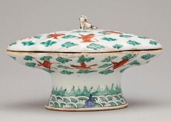 SKÅLFAT MED LOCK, porslin, Kina, 1800-tal.