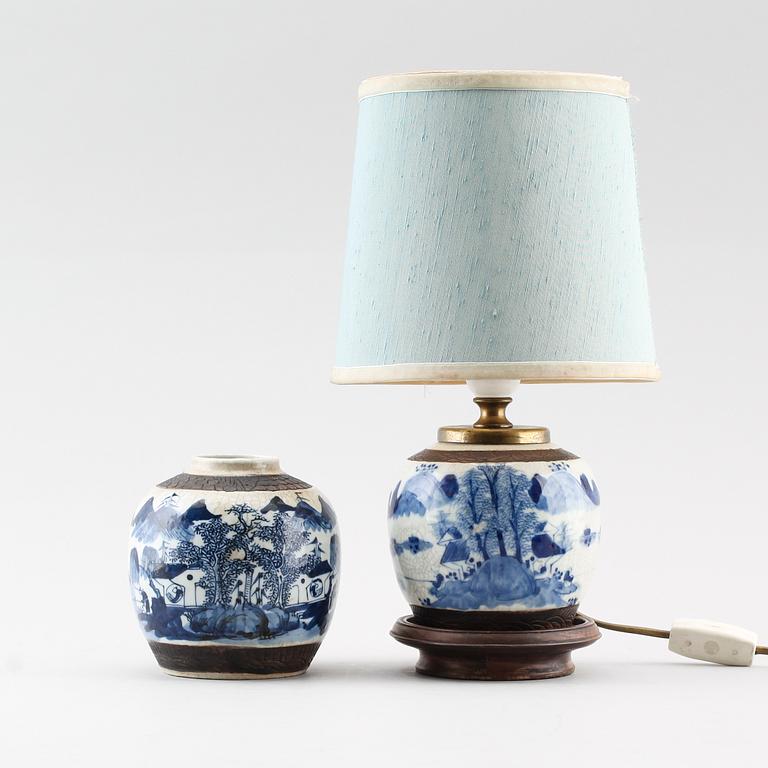 BORDSLAMPA SAMT BOJAN, porslin, Kina, 1800-tal.