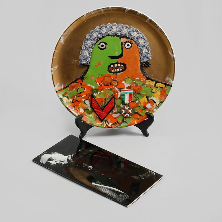 ENRICO BAJ, väggplakett, porslin, numrerad 1508/3000.