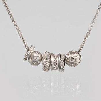 PARTI SMYCKEN, 4 delar, Swarovski, silverfärgad metall med fasettslipade swarovskikristaller.