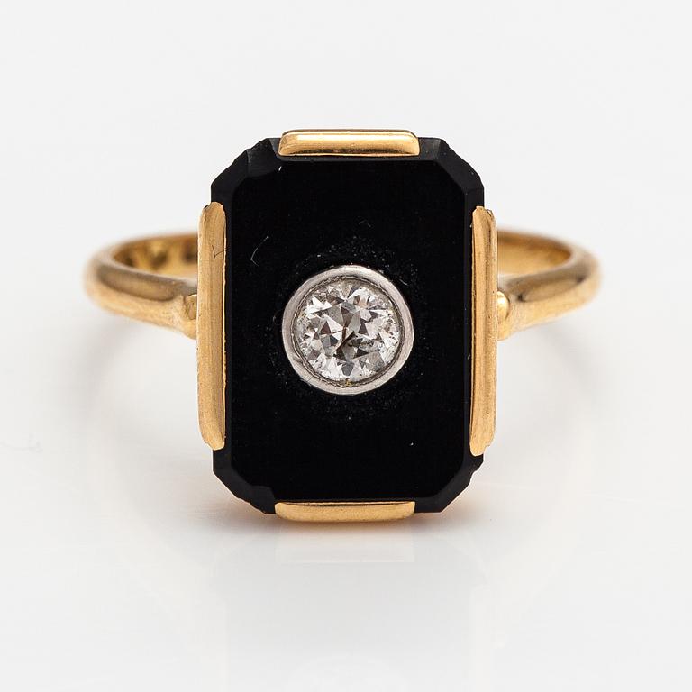 An 1(K gold ring with an onyx and an old-cut diamond ca. 0.18 ct. Westerback, Helsinki 1938.