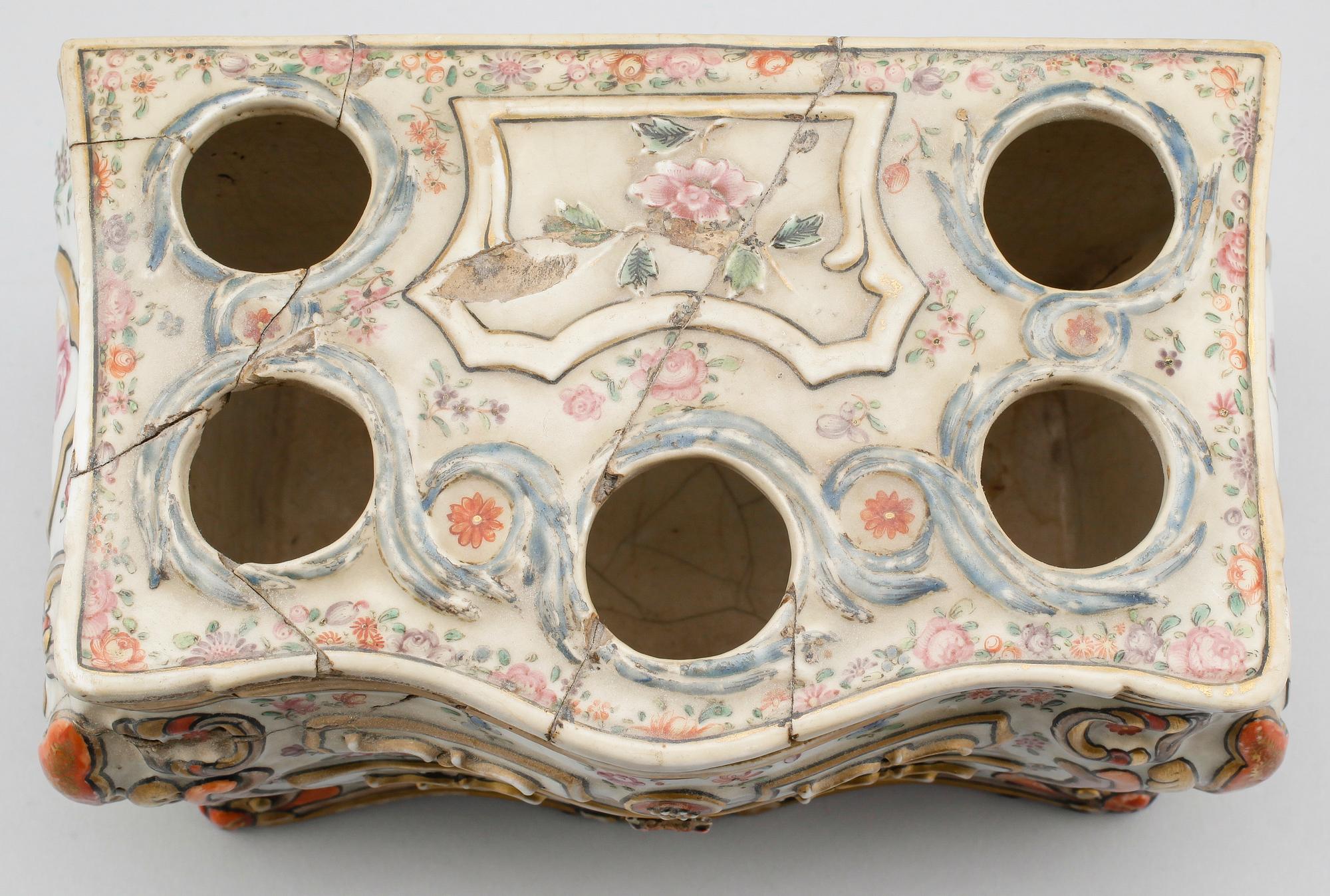 TULPANVAS, porslin, Kina, Qianlong 1736-1795.