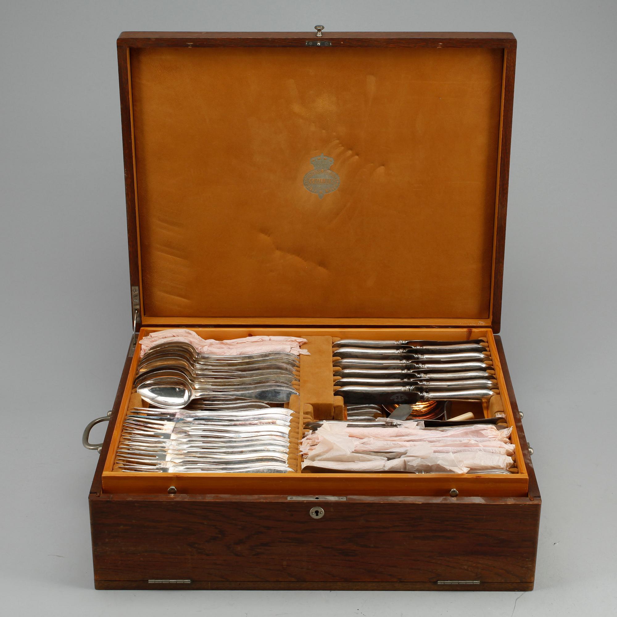 SCHATULL med BESTICKSERVIS, 94+12 delar, nysilver, "Svensk spetsig", CG.Hallberg, 1900-tal.