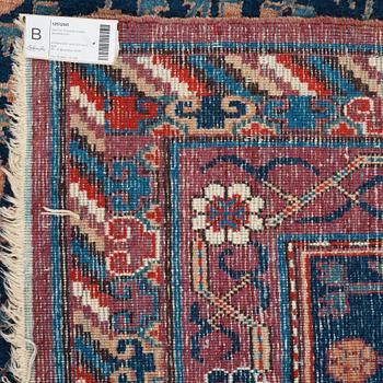 Matto, a semi-antique Khotan, Xinjiang, China, ca 287-290,5 x 154-156 cm.