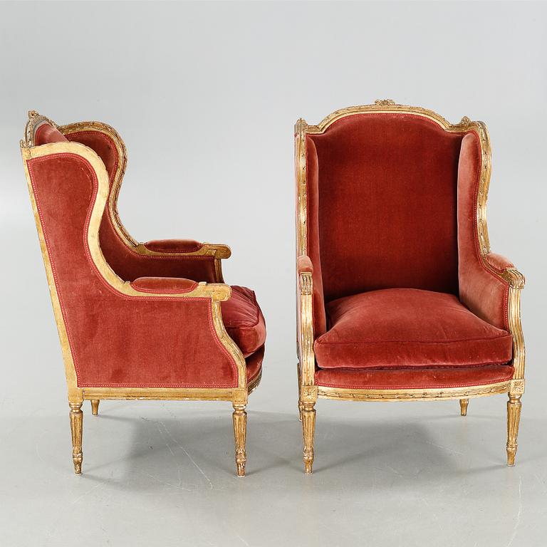 A pair of lounge chairs from the first half of the 20th century.
