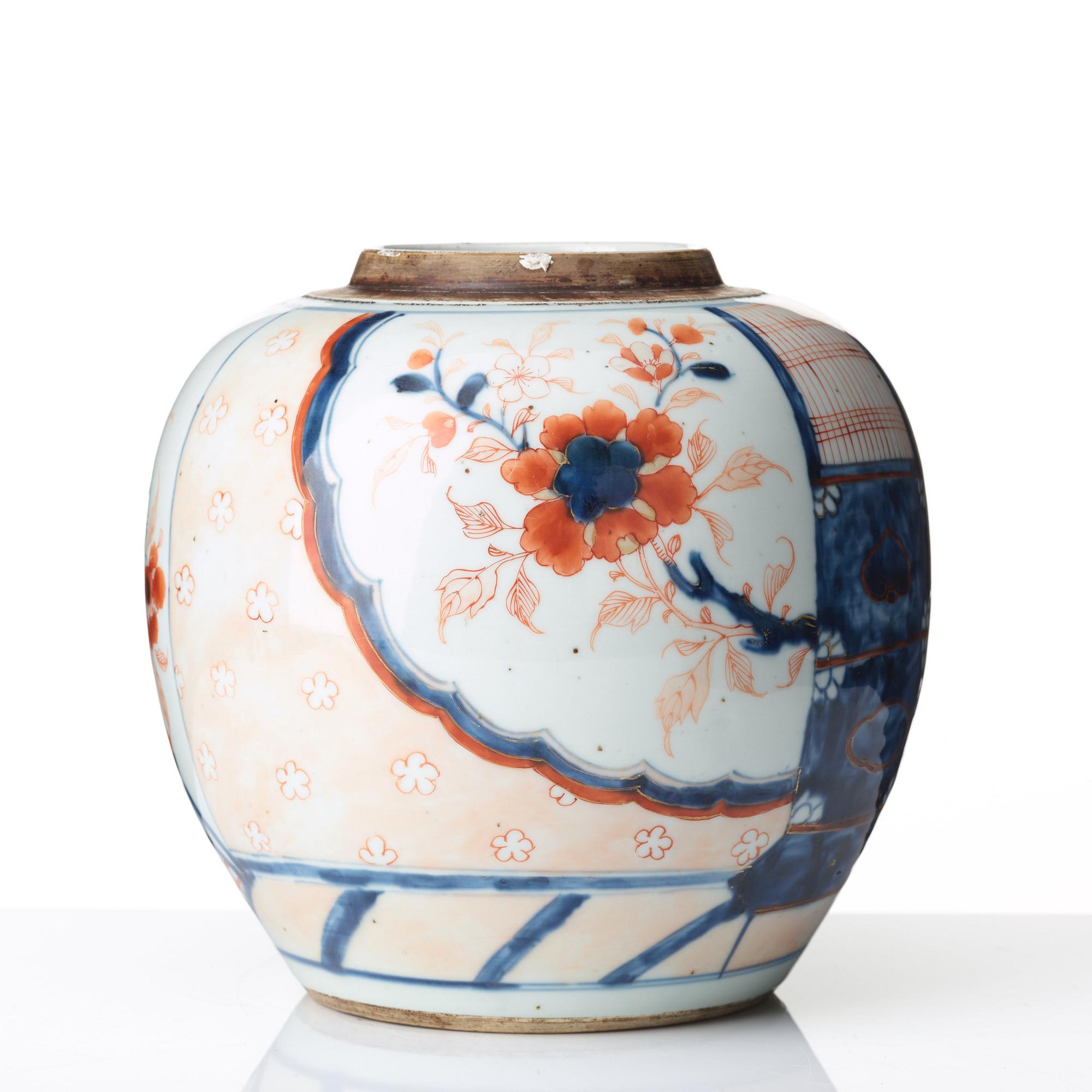 An imari jar, Qing dynasty, Kangxi (1662-1722).
