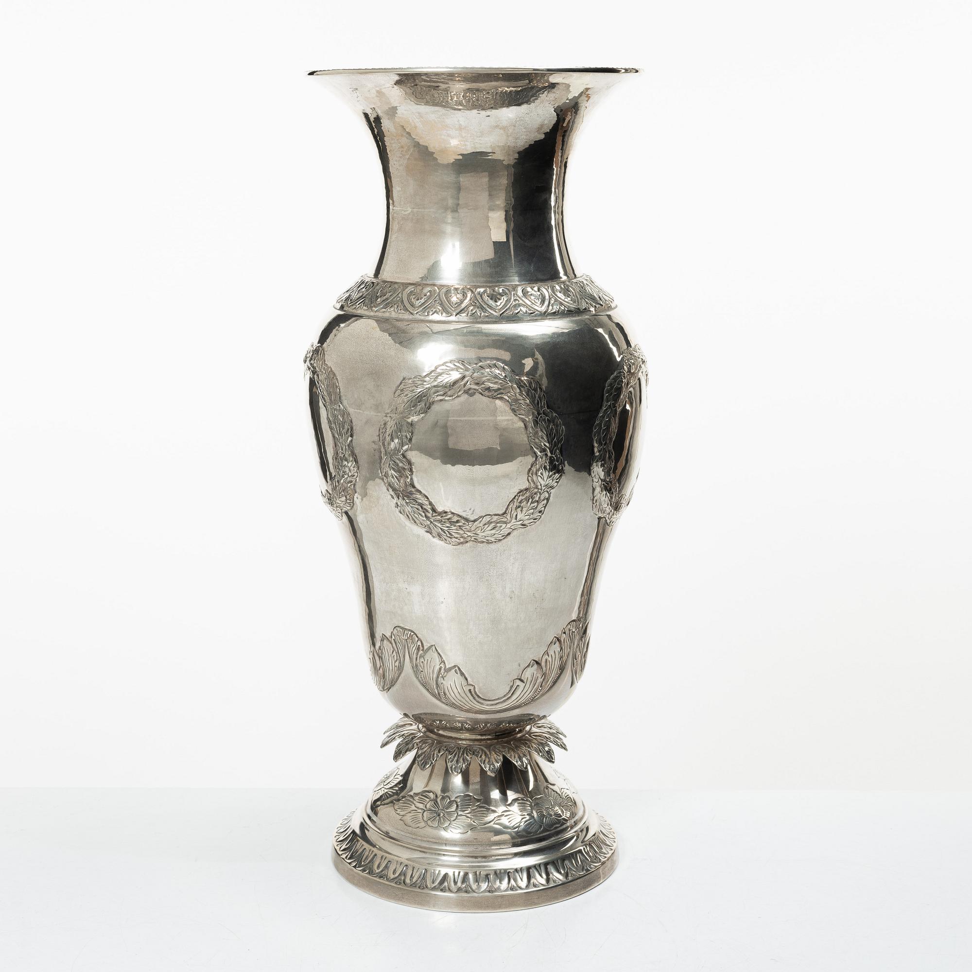 Lale Silverware & Co Ltd, a decorative vase, sterling silver, Istanbul, Turkey 20th century.