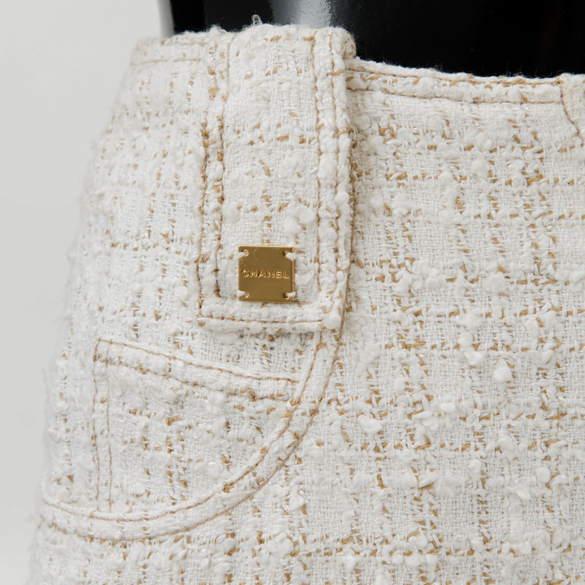 WOMENS TWO PIECE SUIT.
