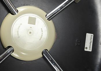 STOLAR, 3 st, "Myran", Arne Jacobsen för Fritz Hansen, 1994.