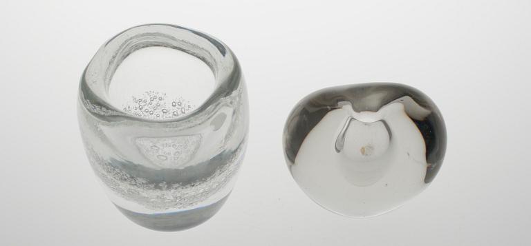 KONSTGLAS, 2 st, Kaj Franck, sodaglas resp. Timo Sarpaneva 3557 "Hjärtat", Iittala.