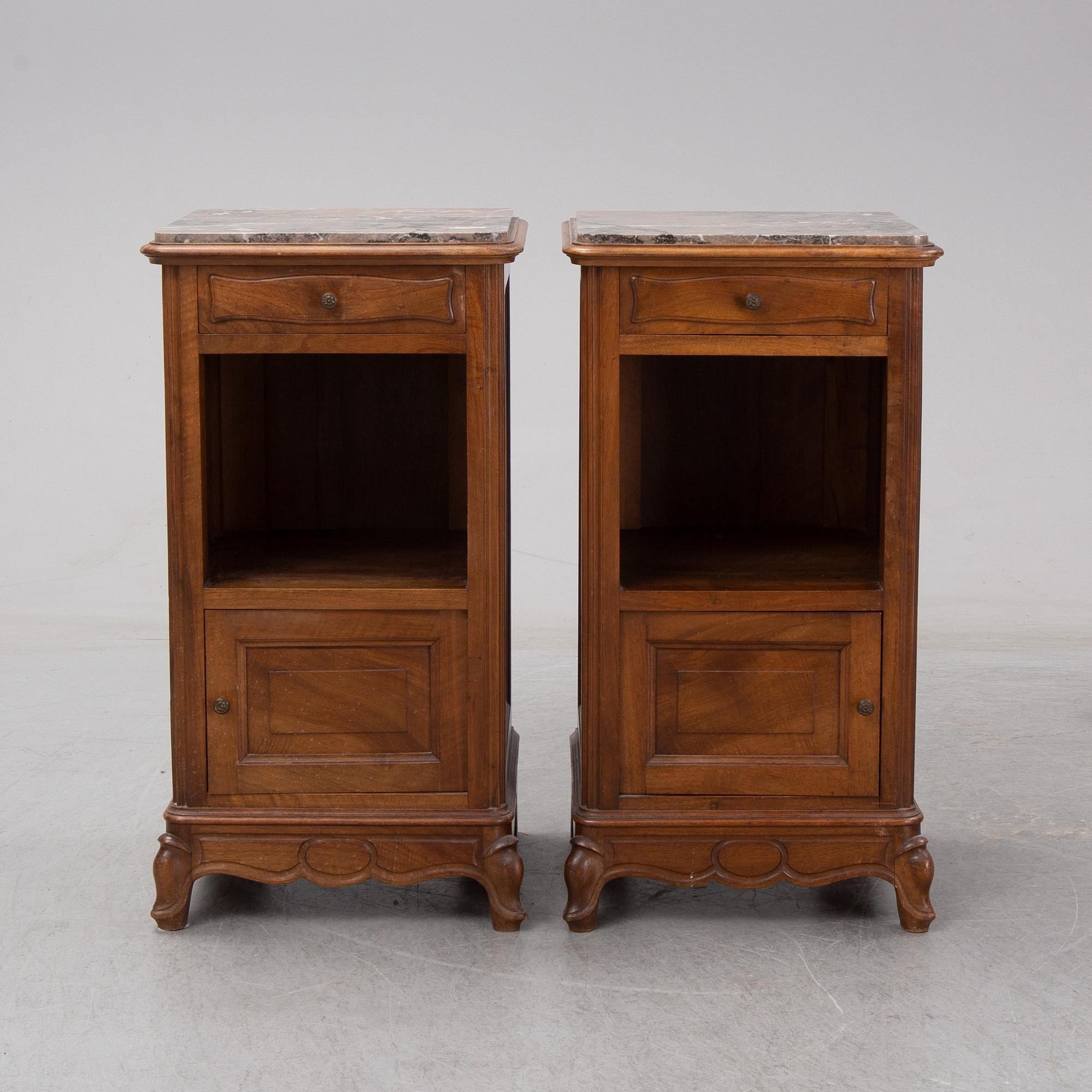 A pair of walnut marble top bedside tables, first half of the 20th Century.