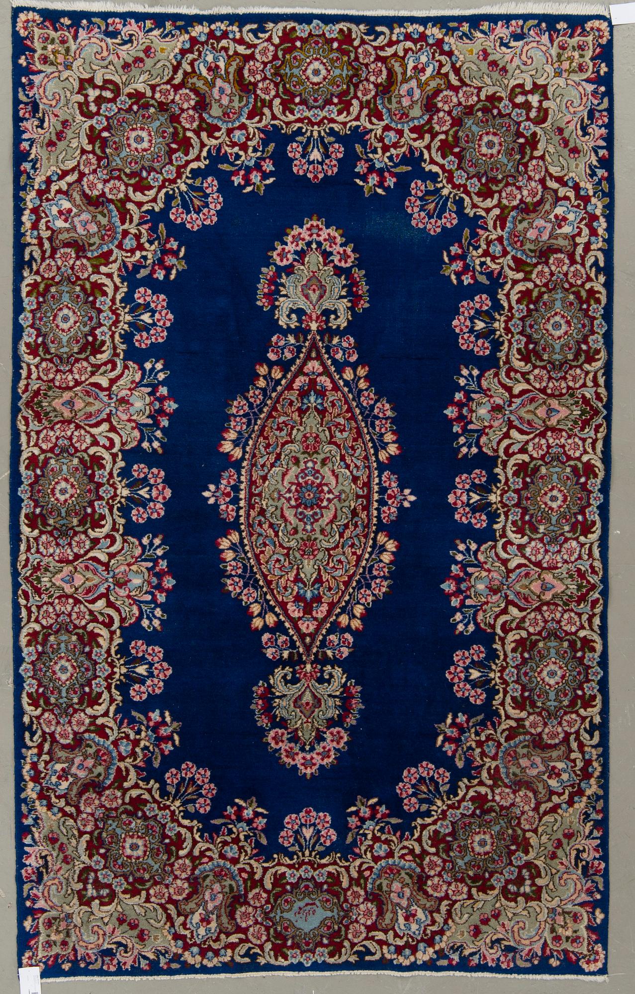 MATTA, Kirman, old/semiantik. Ca 213x132 cm.