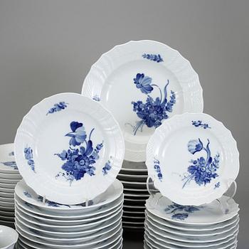 SERVISDELAR, 63 delar, porslin, "Blå blomst", Royal Copenhagen.