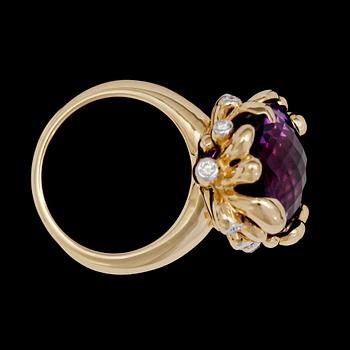 RING, fantasislipad ametist med briljantslipade diamanter, tot. ca 0.20 ct.