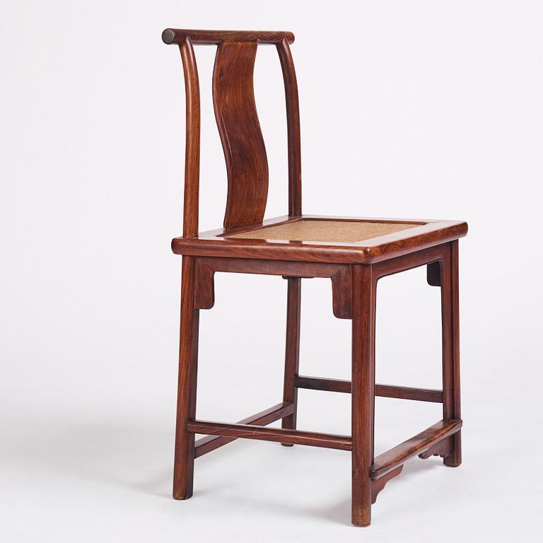 Stol, hardwood. Qingdynastin (1644-1912).