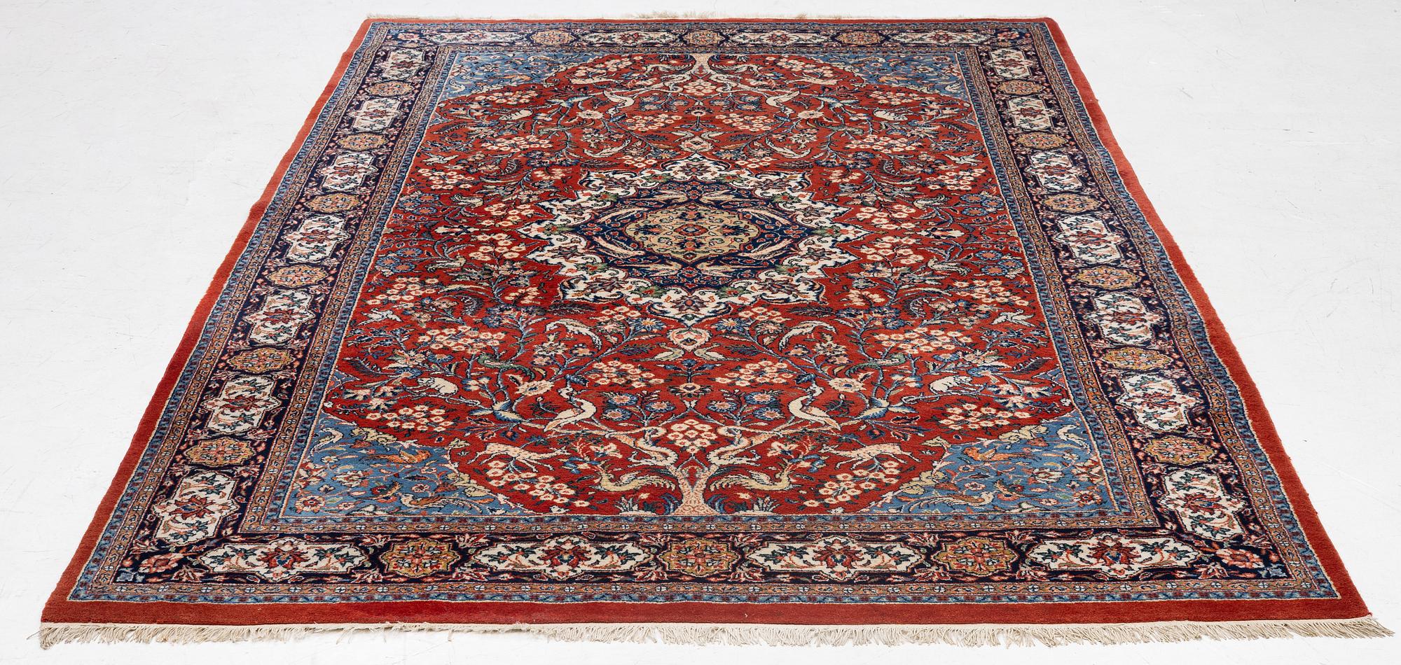 A Sarouk carpet, c. 330 x 215 cm.
