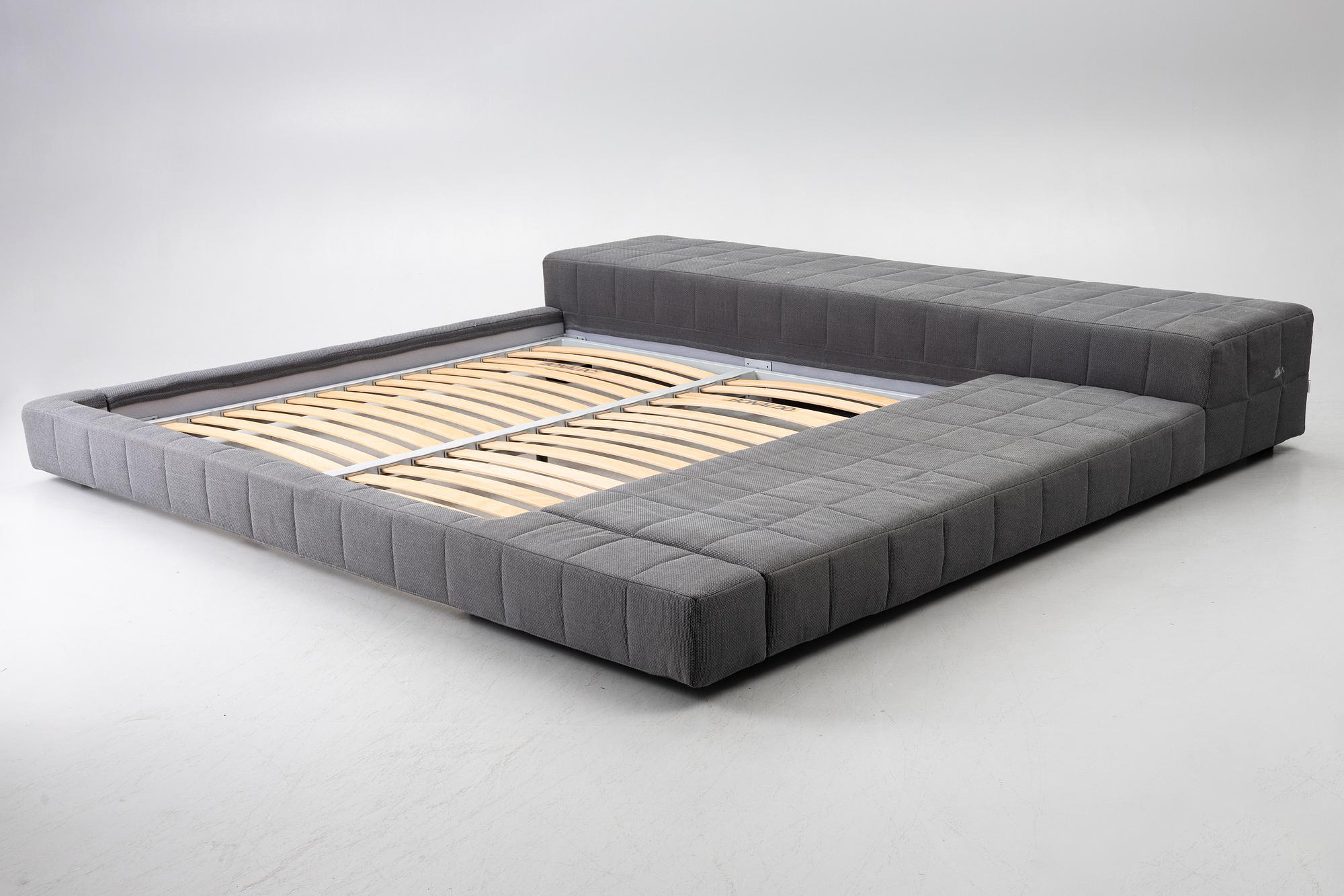 Giuseppe Viganò, a 'Squaring' bed, Bonaldo, Italy.