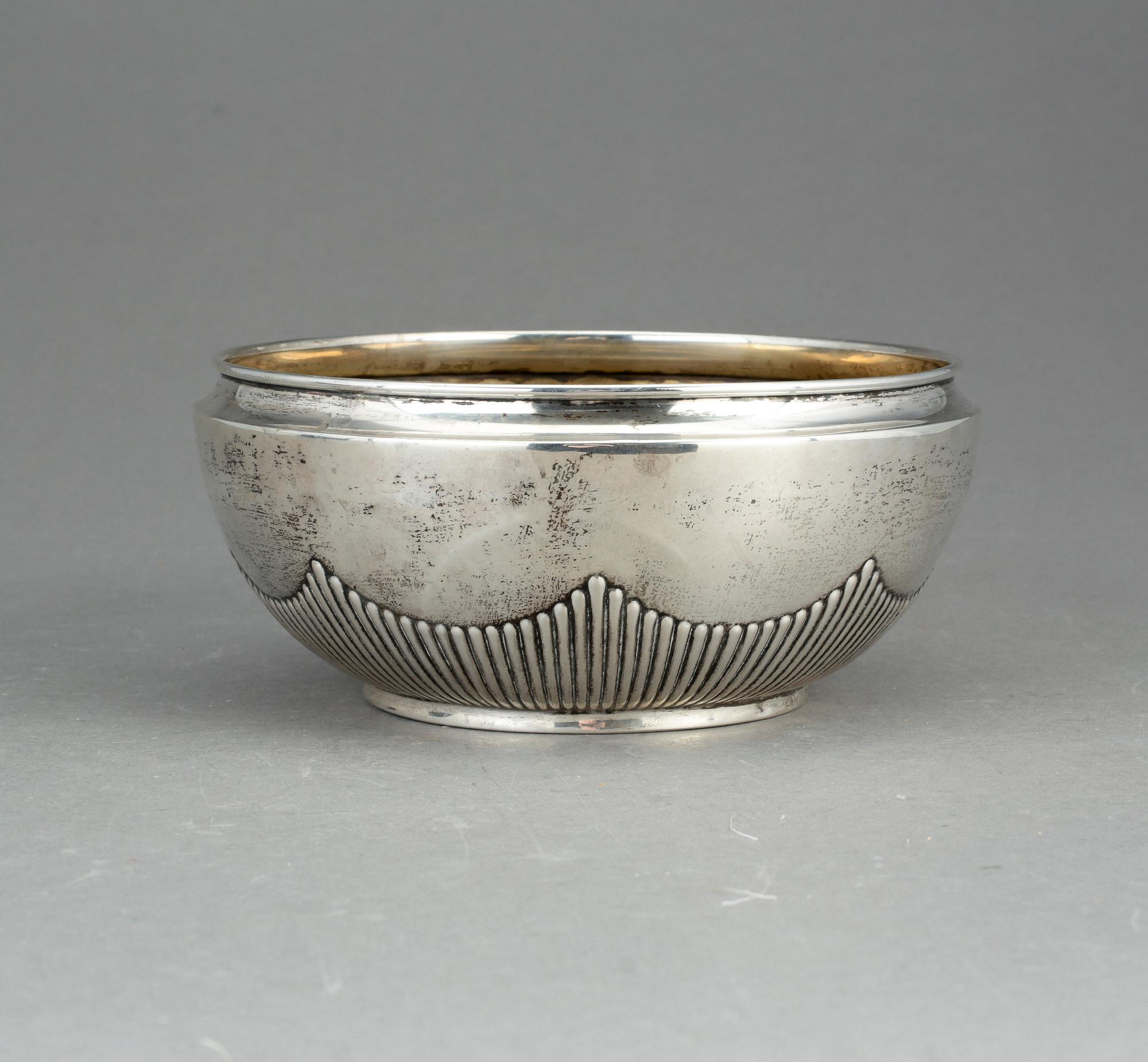 SKÅL, silver. Otydlig tillverkarstämpel, Stockholm, sannolikt 1908. Vikt ca 233 gram.