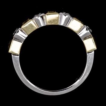 RING, Fancy Yellow radiant cut samt vita briljantslipade diamanter, tot. ca  0.50 ct.