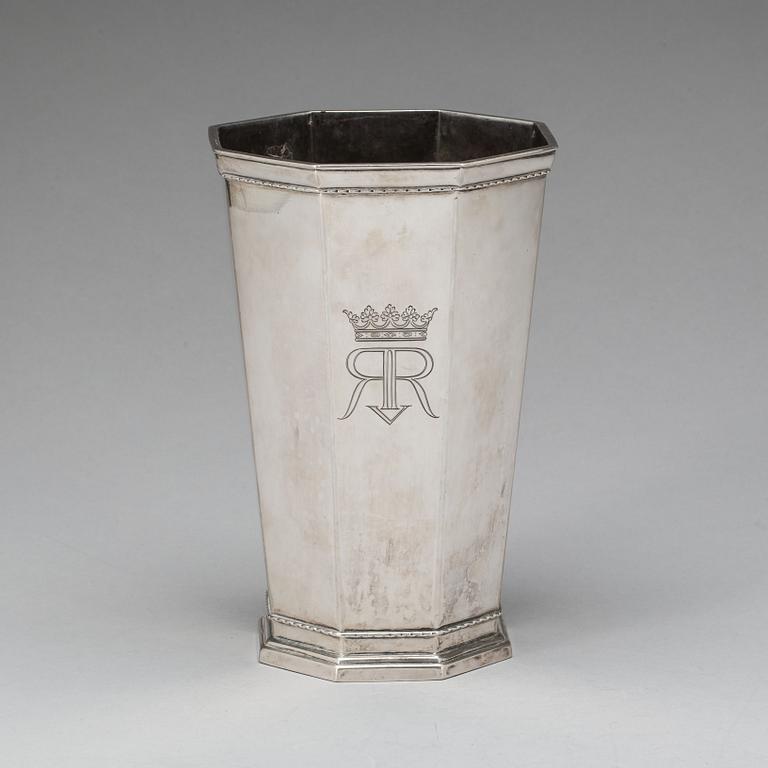 BÄGARE, silver. GAB, Stockholm, 1935. Vikt ca 714 g.