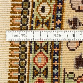 Matta, old,  täbris, möjligen tabatabai, ca 273 x 182 cm.