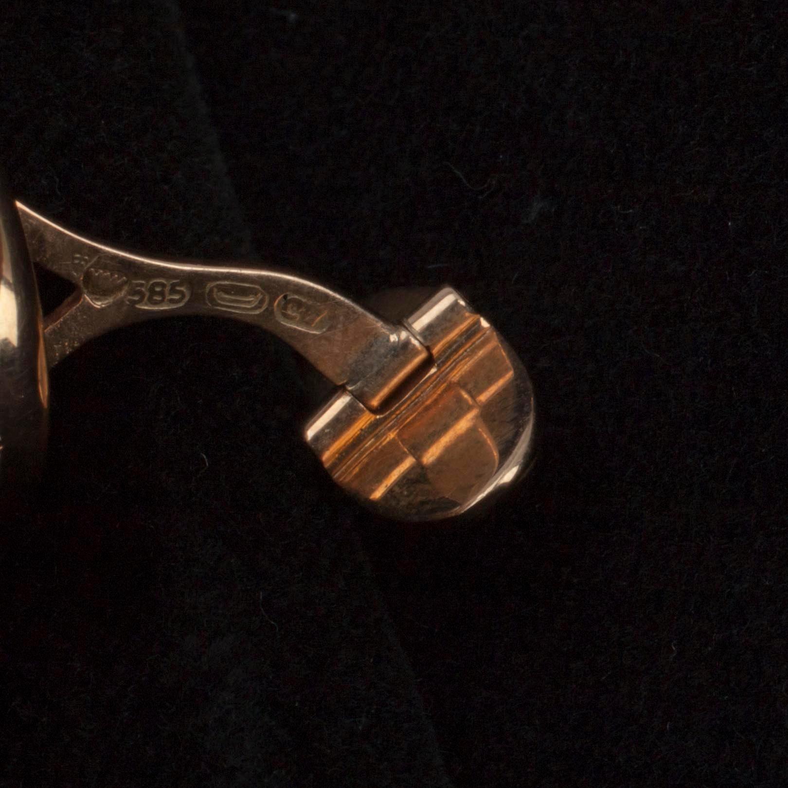 MANSCHETTKNAPPAR, 14K guld, pärlemor, diamant. Koruteollisuus Tillander Oy 1956. Vikt 7 g.