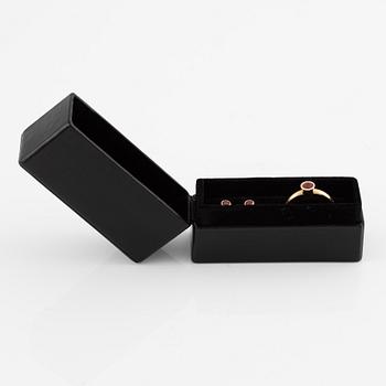 Örhängen samt ring, 18K guld med rubiner. Sandström de Wit.