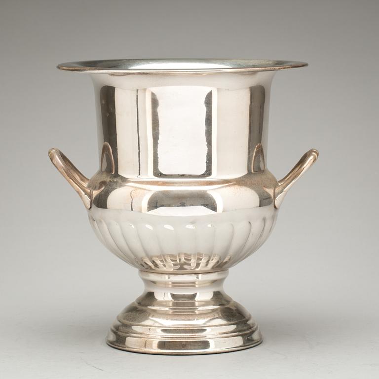 VINKYLARE, nysilver. 1900-tal.