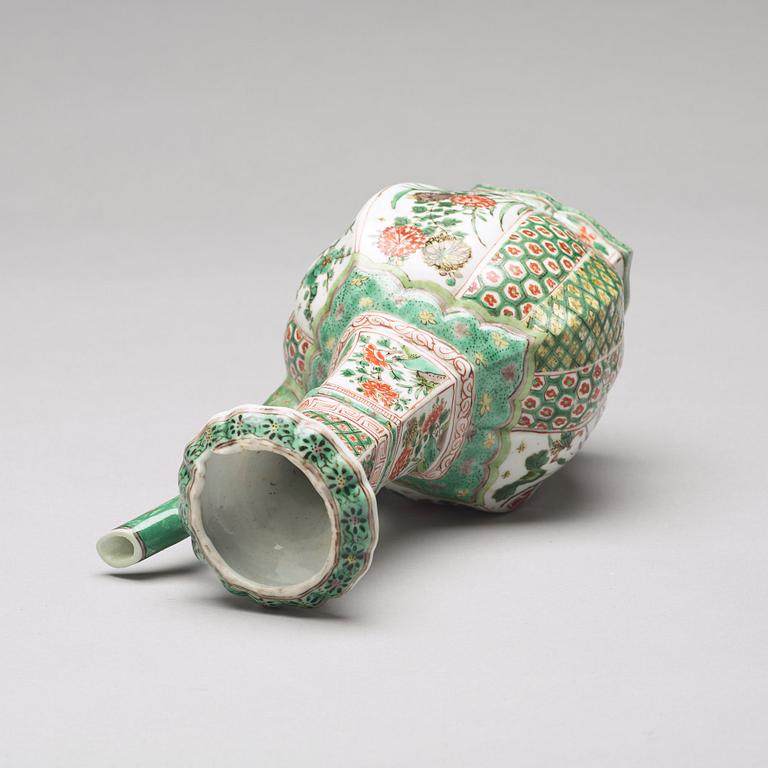 A famille verte kendi/ewer for the persian market, Qing dynasty, Kangxi (1662-1722).