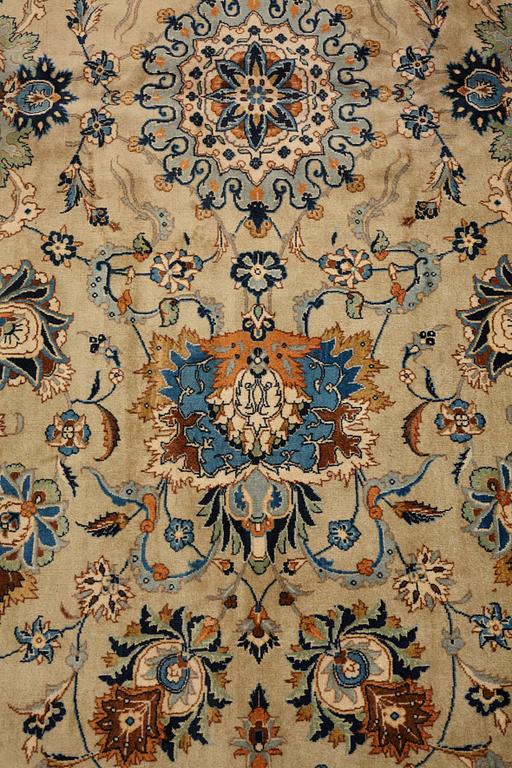 A carpet, Old Kashan, ca 421,4 x 322,5 cm.