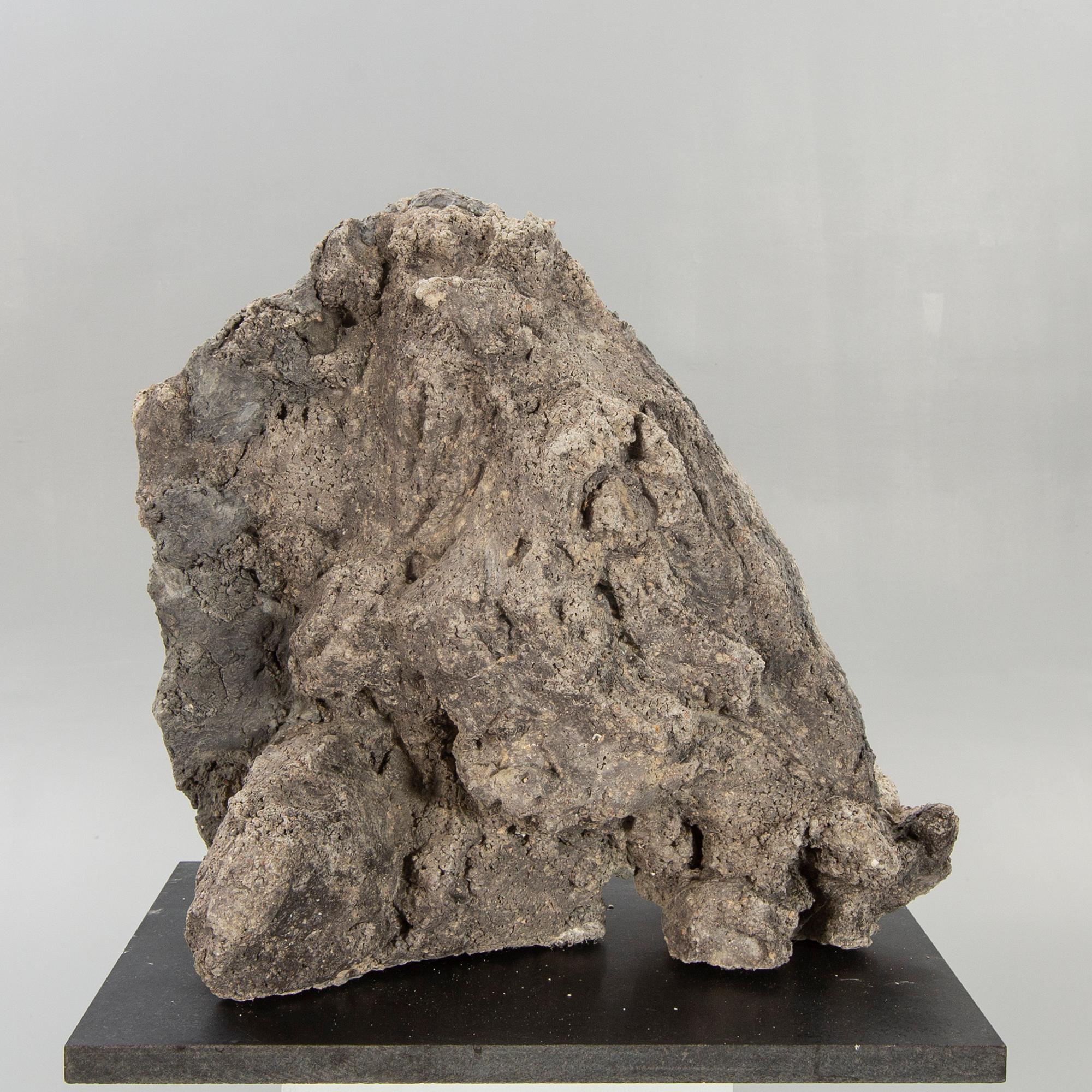 Marilyn Hamilton Gierow, skulptur signerad, cement.
